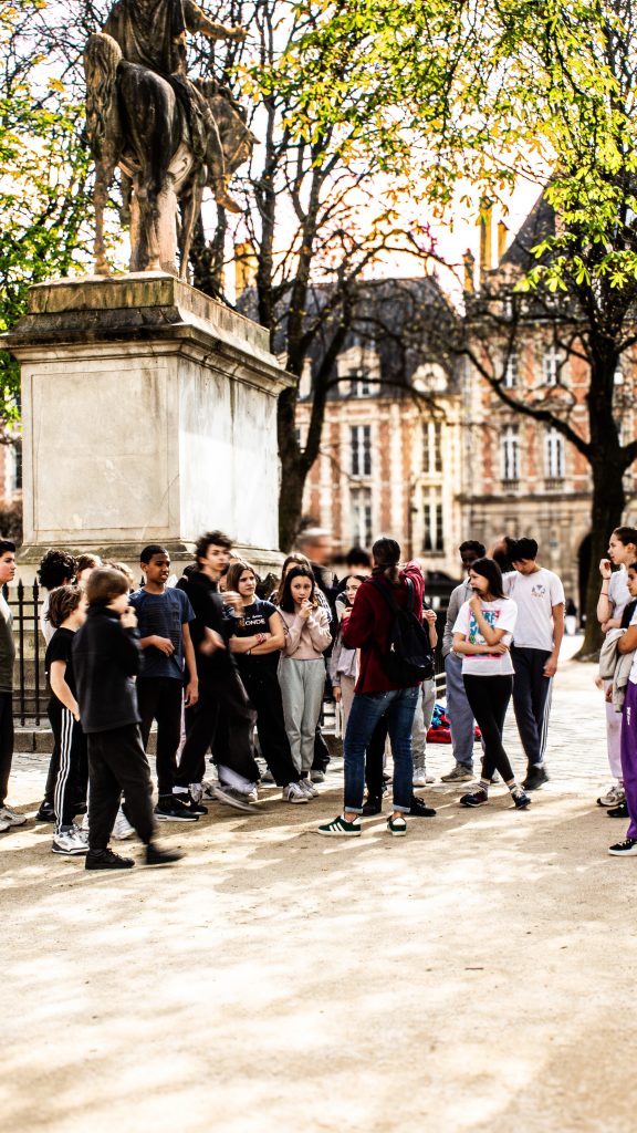 des etudiantes dans un parc